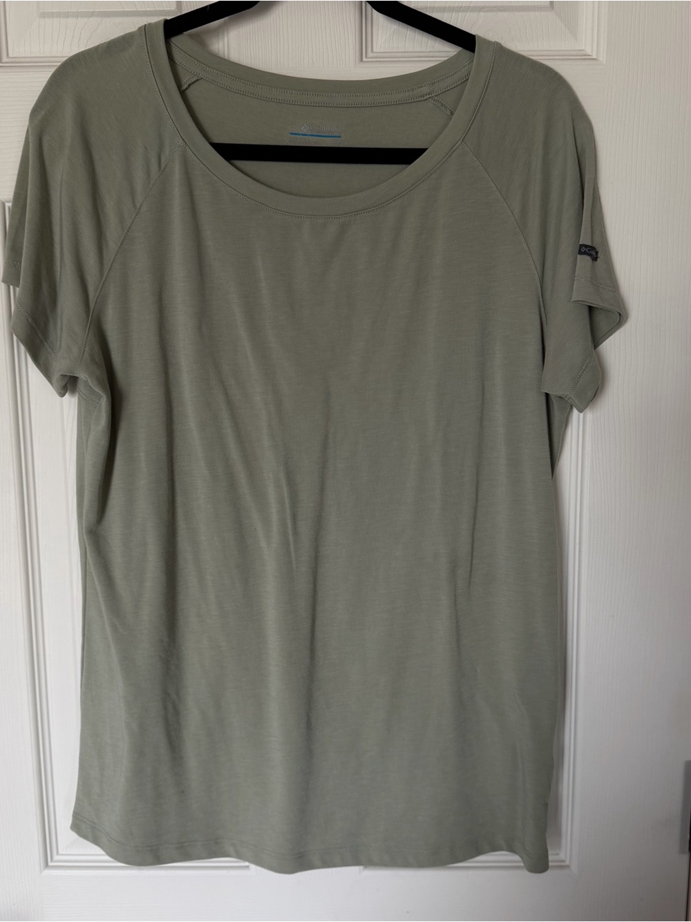 Columbia Women's Athletic Stretch
Short Sleeve T-Shirt - Medium